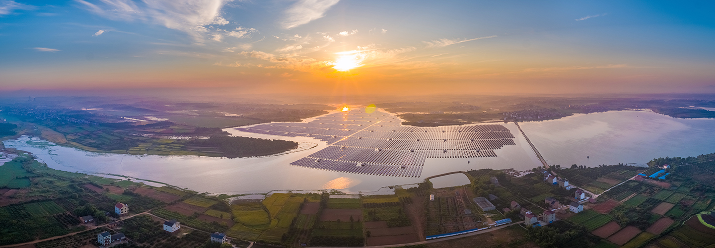 kaiyun(中国)科技江西鄱阳123.235MW “渔光互补”型光伏发电扶贫项目